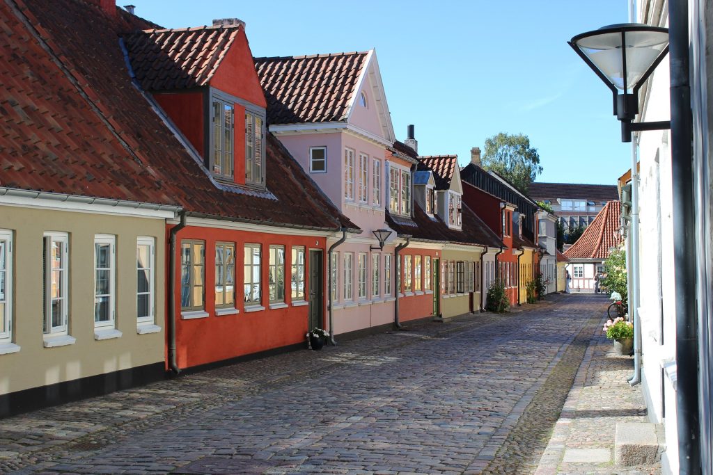 Billedet viser Odenses gader. Ved elselskaber Odense kan du få gode tilbud.